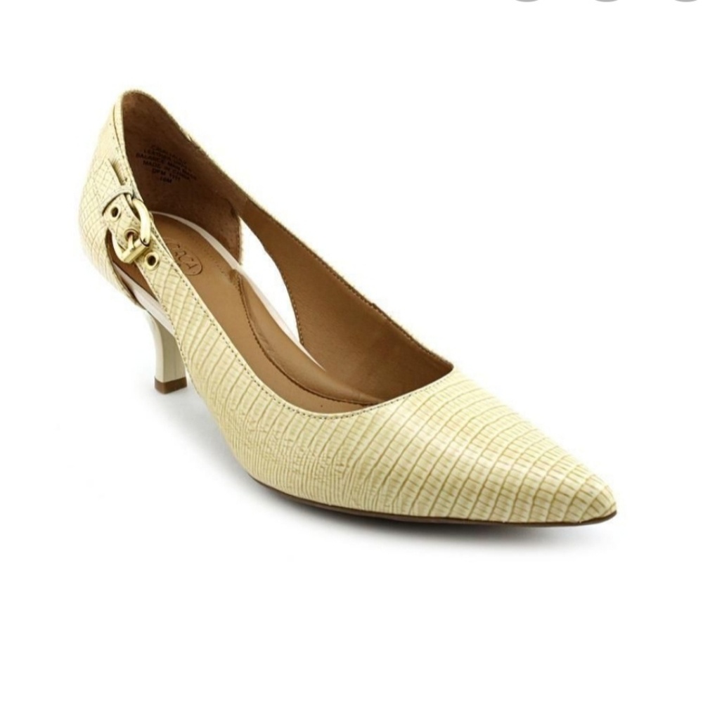 Womans CIRCA Joan and david callalily pump